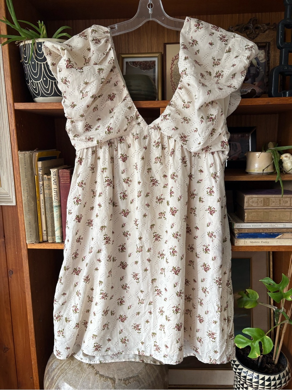 Women's Cream Floral Ruffle-Sleeve Dress